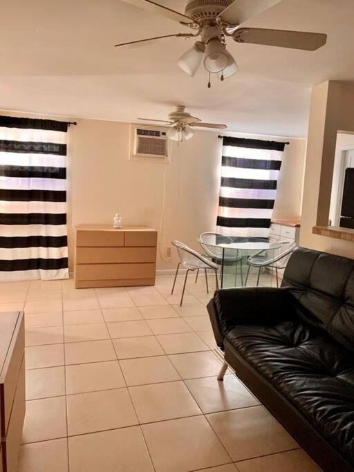 Cozy Private House Near Airport - Free Parking - 01 Hébergement de vacances